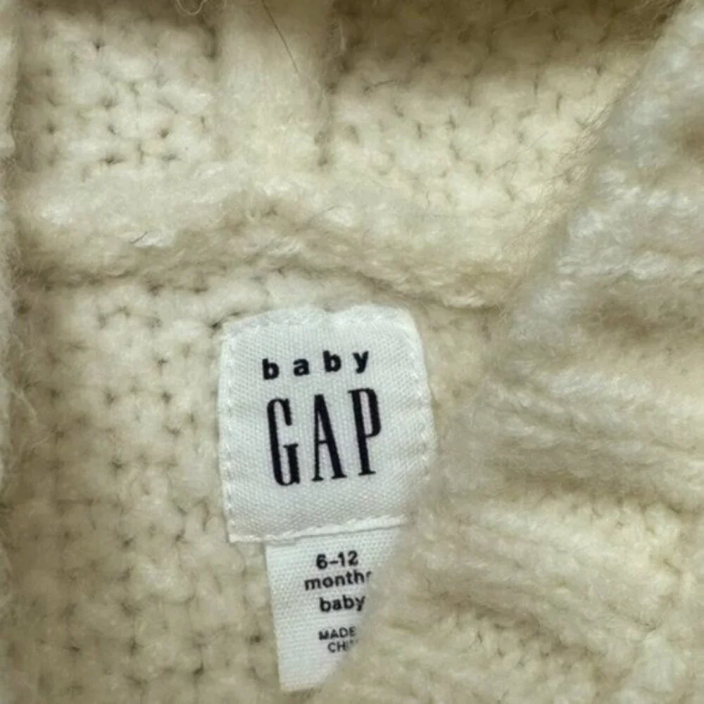 GAP Baby Ivory Polar Bear Fuzzy Warm Comfy Cozy Cardigan Sweater 6-12 Months
